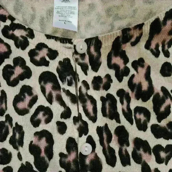Monroe & Main Pink Leopard print 3/4 sleeve cardigan. Size L - Picture 5 of 9